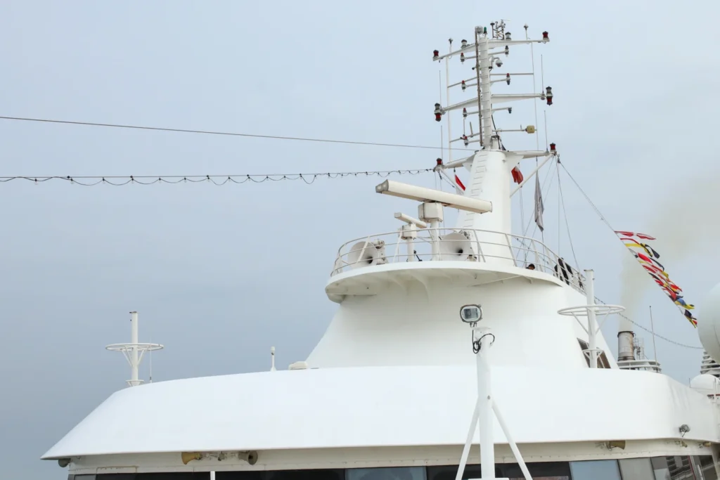 Gemi radar direği ve antenler